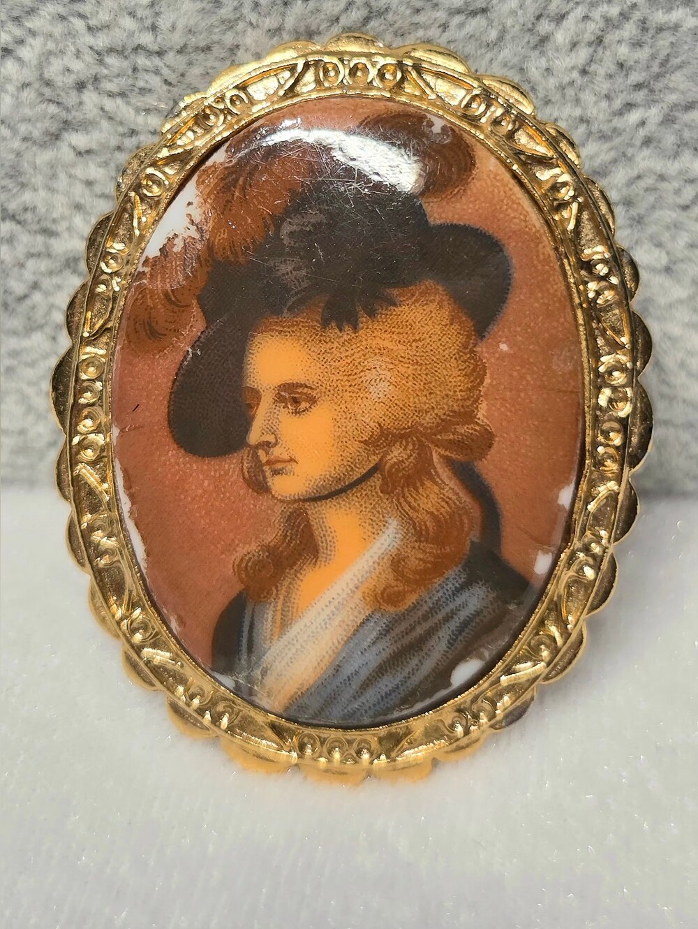 Vintage Victorian-style Regency-era Lady Portrait Cameo Brooch / Pin